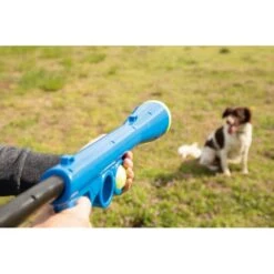 Ballenschieter - Blauw -Boerderijdieren Winkel beeztees fetch ballenschieter hondenspeelgoed blauw 60x20x8cm 1601016254 40 600