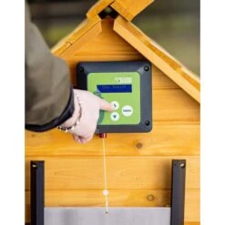 My Chicken Door Automatische Kippendeur - 23 × 34 Cm 7 My Chicken Door Automatische Kippendeur - 23 × 34 Cm -Boerderijdieren Winkel set hokopener met timer deur 1669714973 2 600